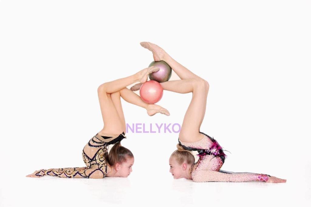 Gimnastas con punteras Nellyko — fotografía publicada por el fabricante